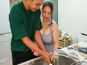 「お前んちの母ちゃんエロすぎだろ！」無防備なモチモチ爆乳ボディで息子の友人を虜にする五十路母　織田真子　サンプル画像02